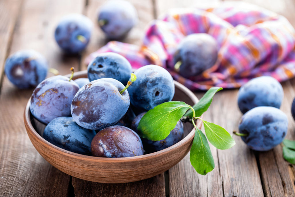 61614345 – plums